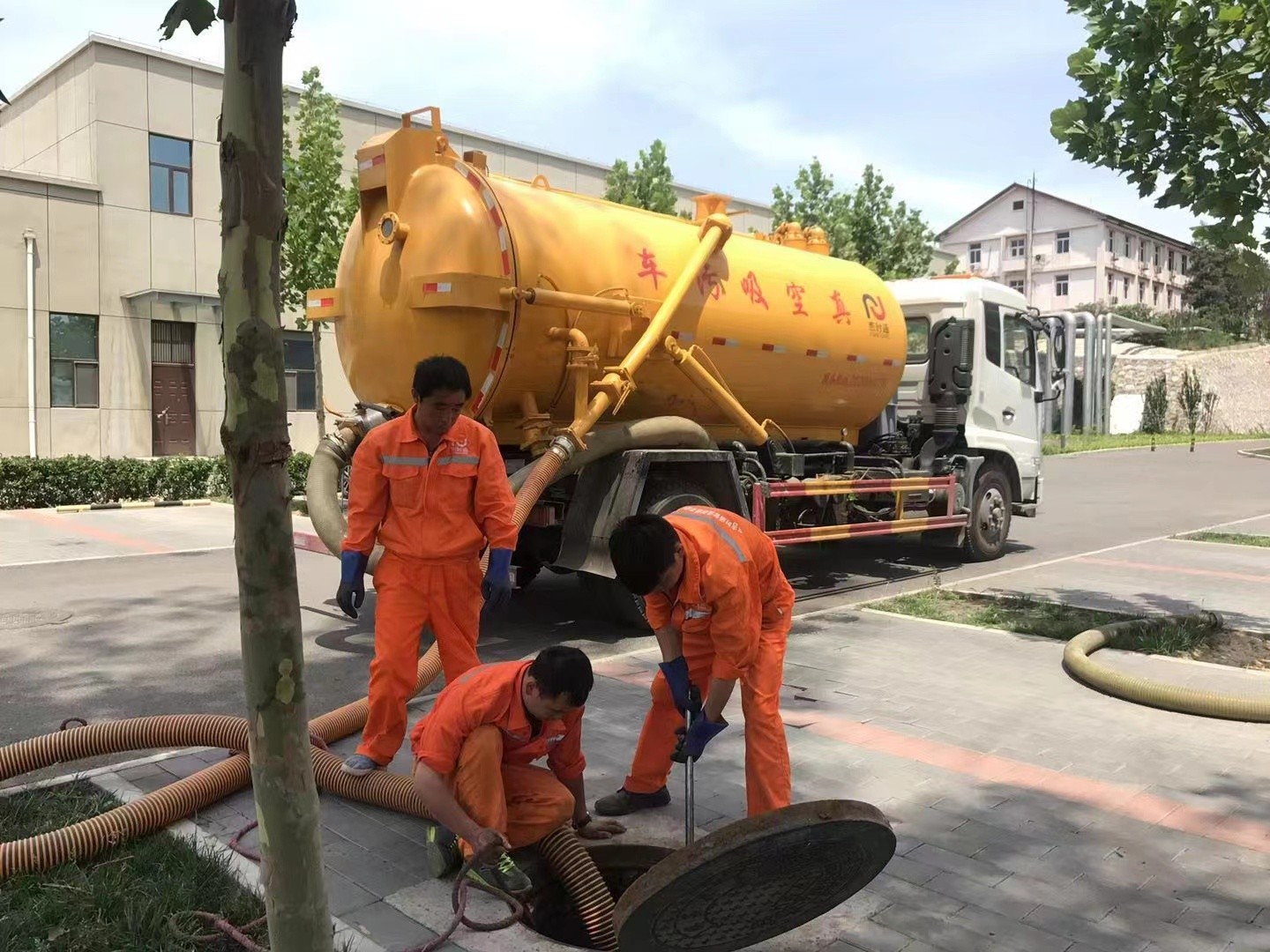吉安化粪池清理与5-8吨吸粪车施工效率分析